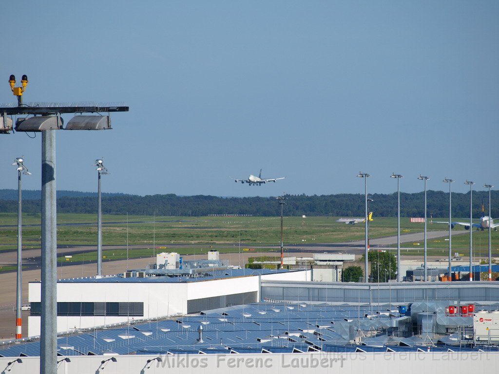 Lufthansa Airbus A 380 zu Besuch Flughafen Koeln Bonn P054.JPG